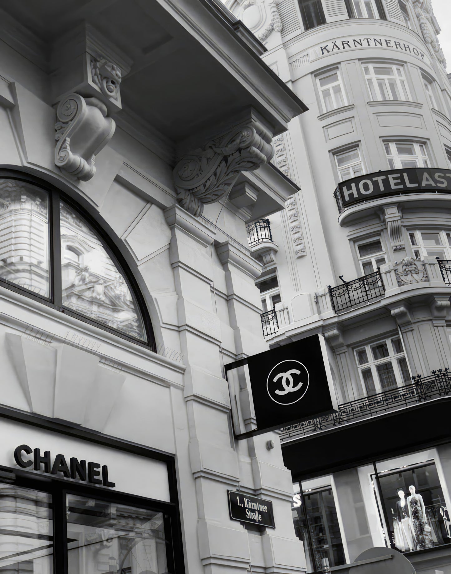 BLACK & WHITE FASHION STREET WALL ART